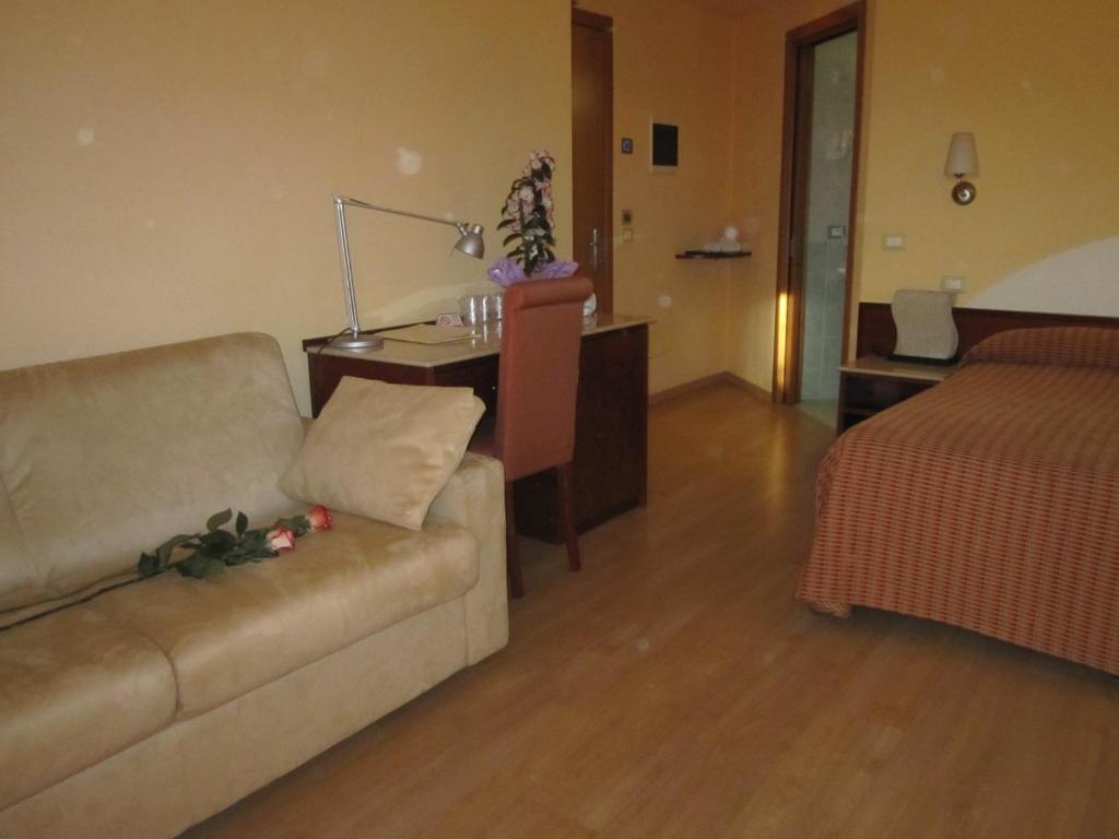 Hotel Al Sole - Enjoy Holiday カヴァイオーン・ヴェロネーゼ エクステリア 写真