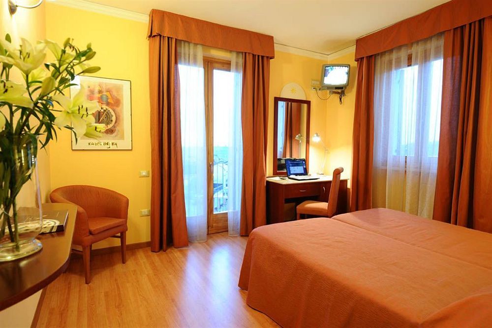 Hotel Al Sole - Enjoy Holiday カヴァイオーン・ヴェロネーゼ エクステリア 写真