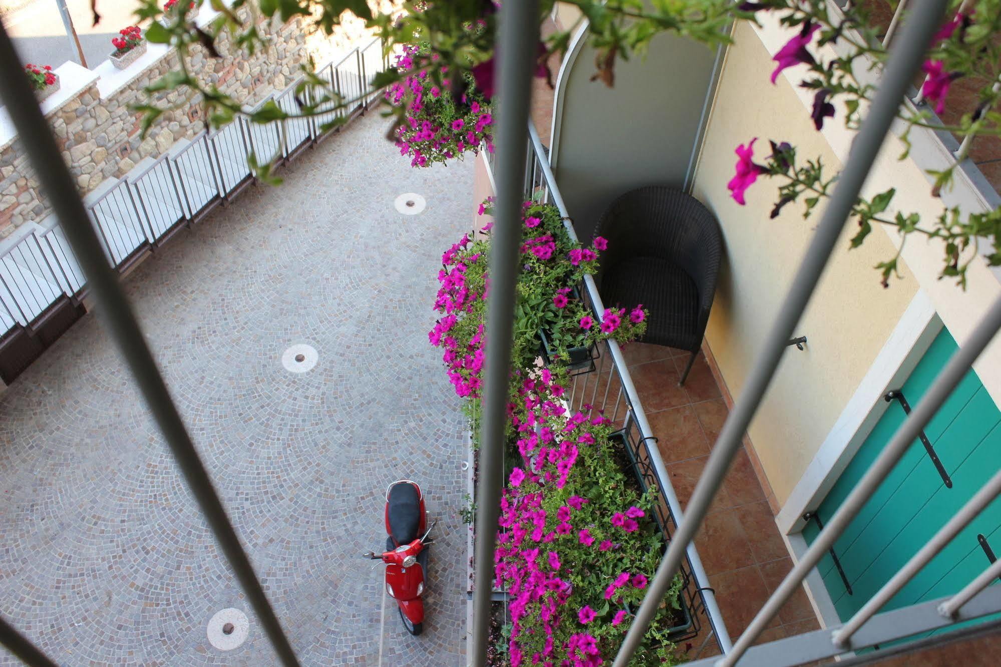 Hotel Al Sole - Enjoy Holiday カヴァイオーン・ヴェロネーゼ エクステリア 写真